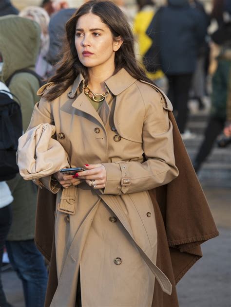 burberry trench coat on a fat girl|The Burberry Trench Coat .